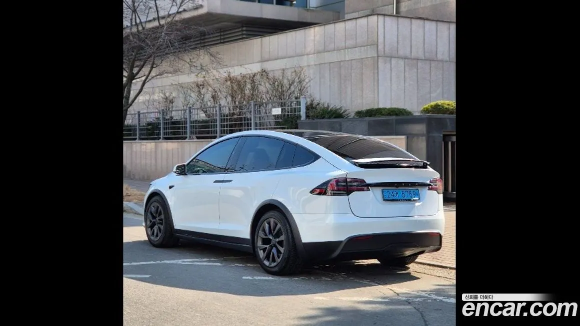 Tesla Model X — фото 3