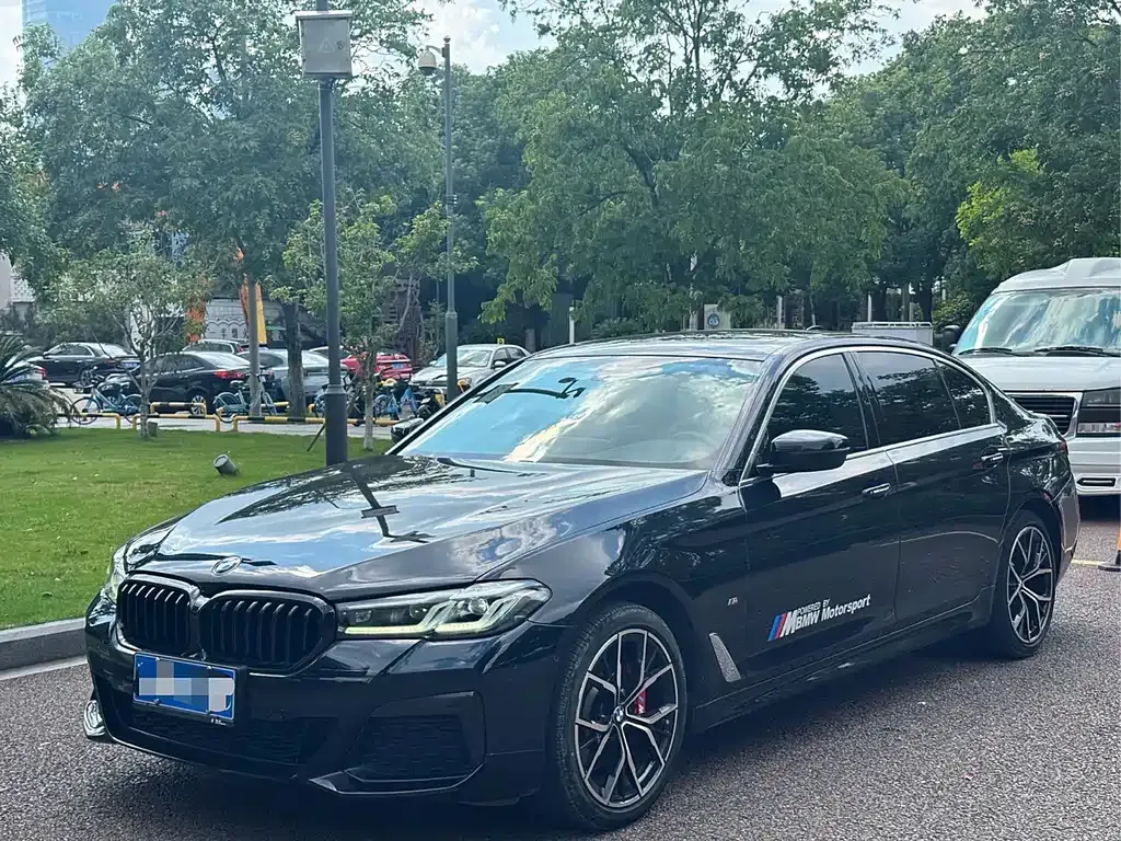 BMW 5 Series — фото 1