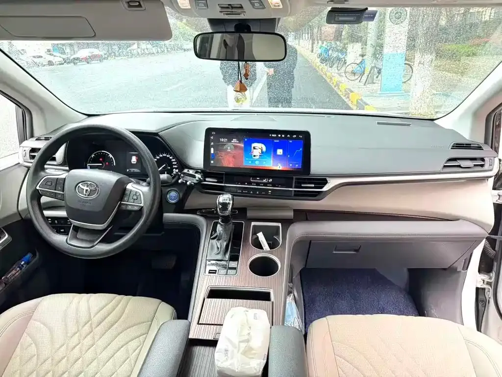 Toyota Granvia — фото 8