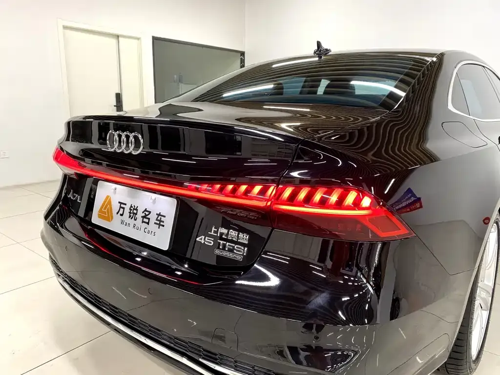 Audi A7L — фото 7