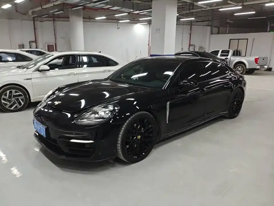 Porsche Panamera — фото 1
