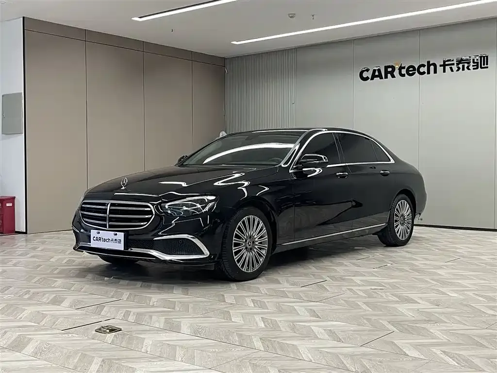 Mercedes-Benz E-Class — фото 1