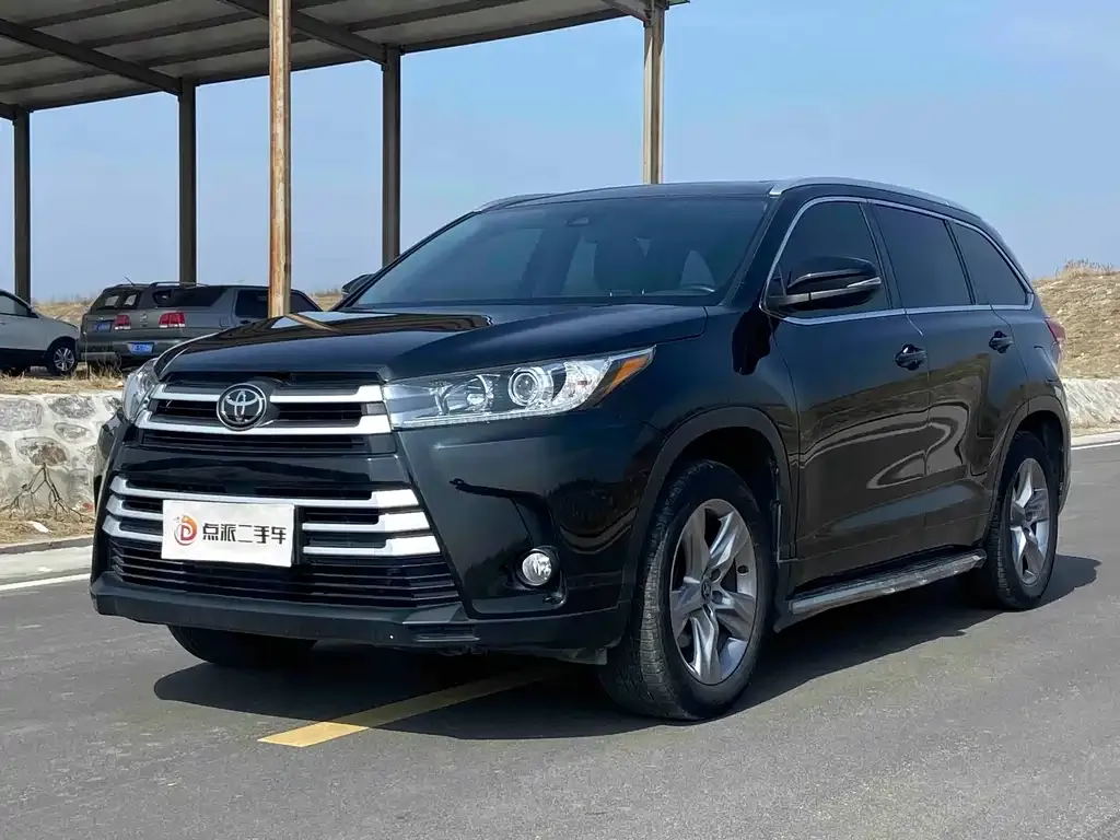 Toyota Highlander — фото 1