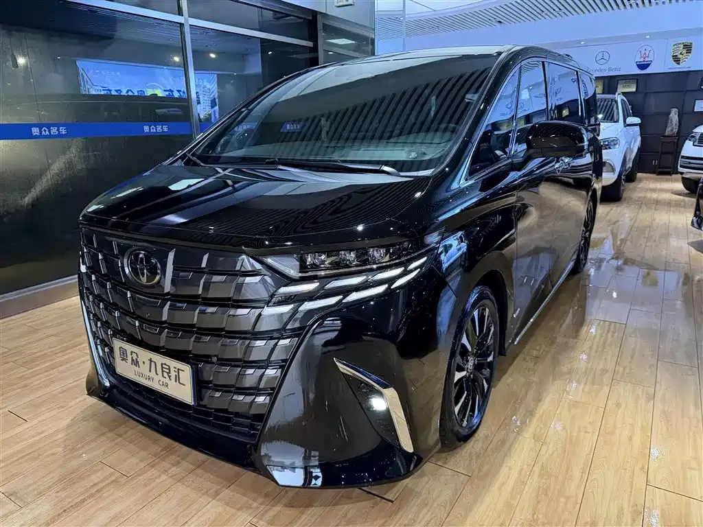 Toyota Alphard — фото 9