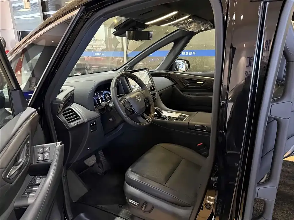 Toyota Alphard — фото 6