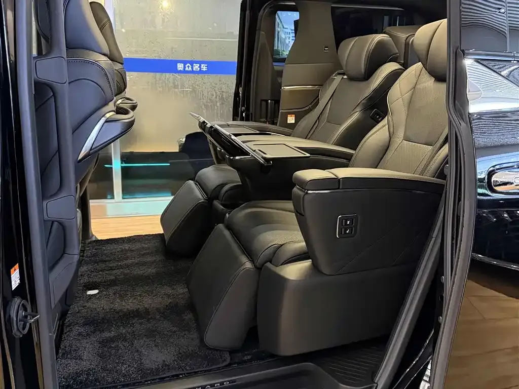 Toyota Alphard — фото 3