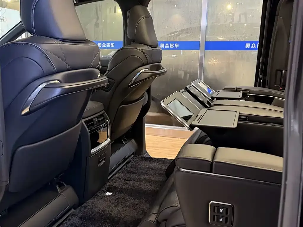Toyota Alphard — фото 2