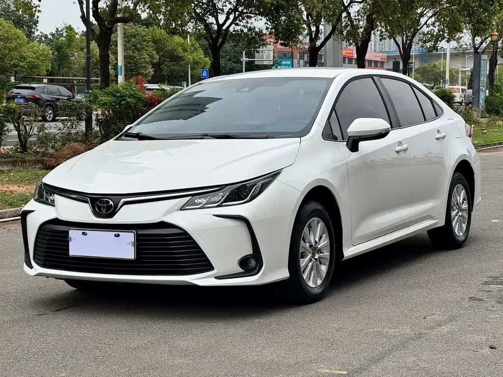 Toyota Corolla — фото 1
