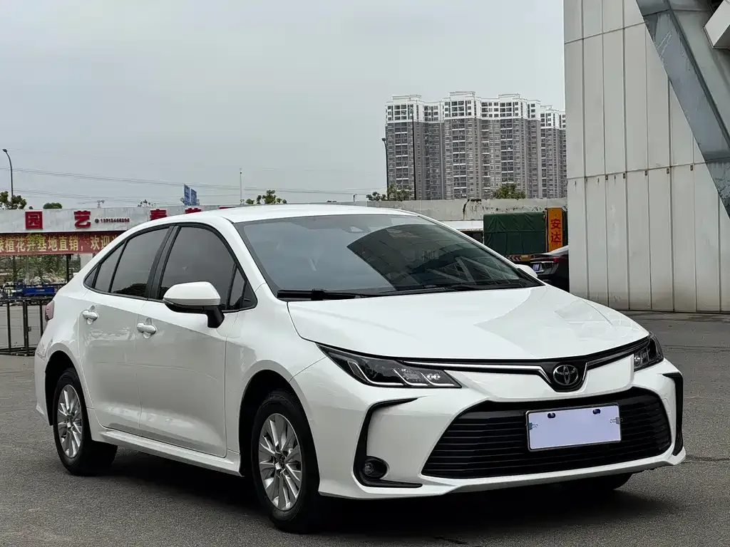 Toyota Corolla — фото 5