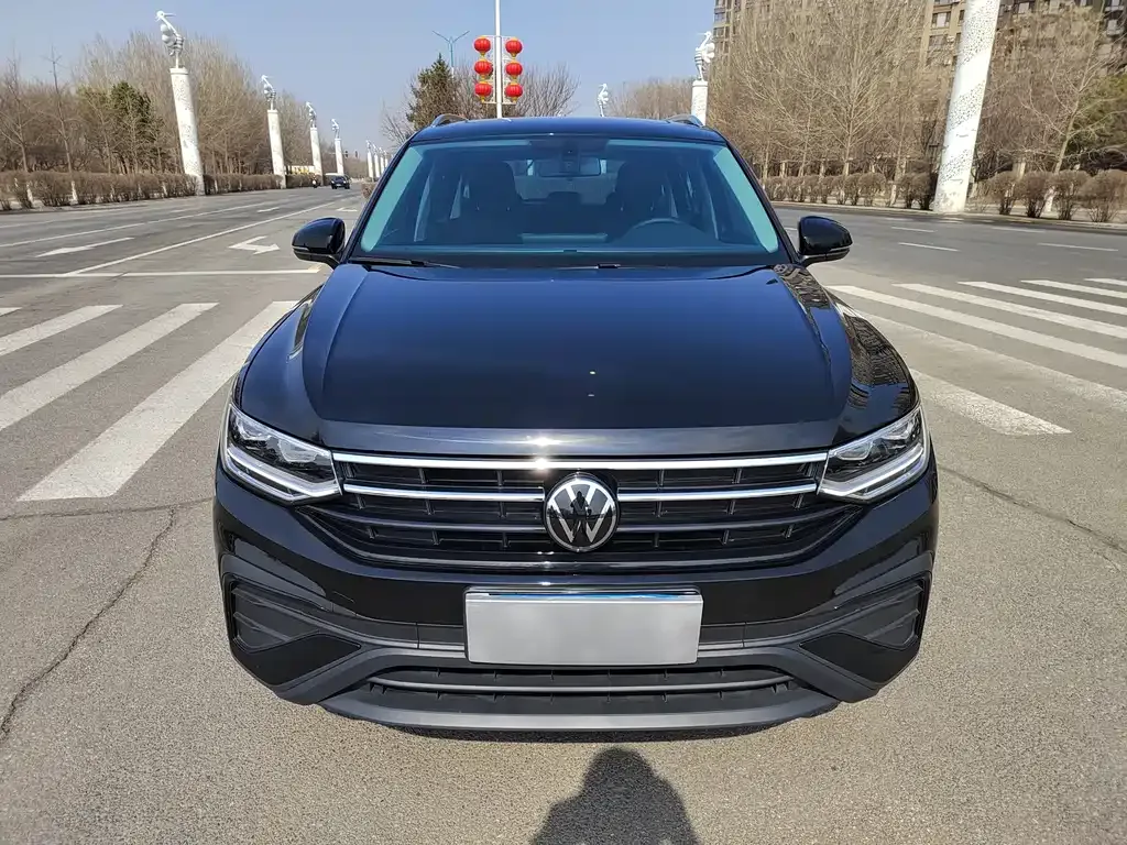 Volkswagen Tiguan L — фото 9