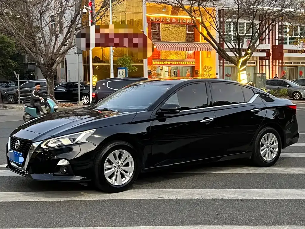 Nissan Teana — фото 1