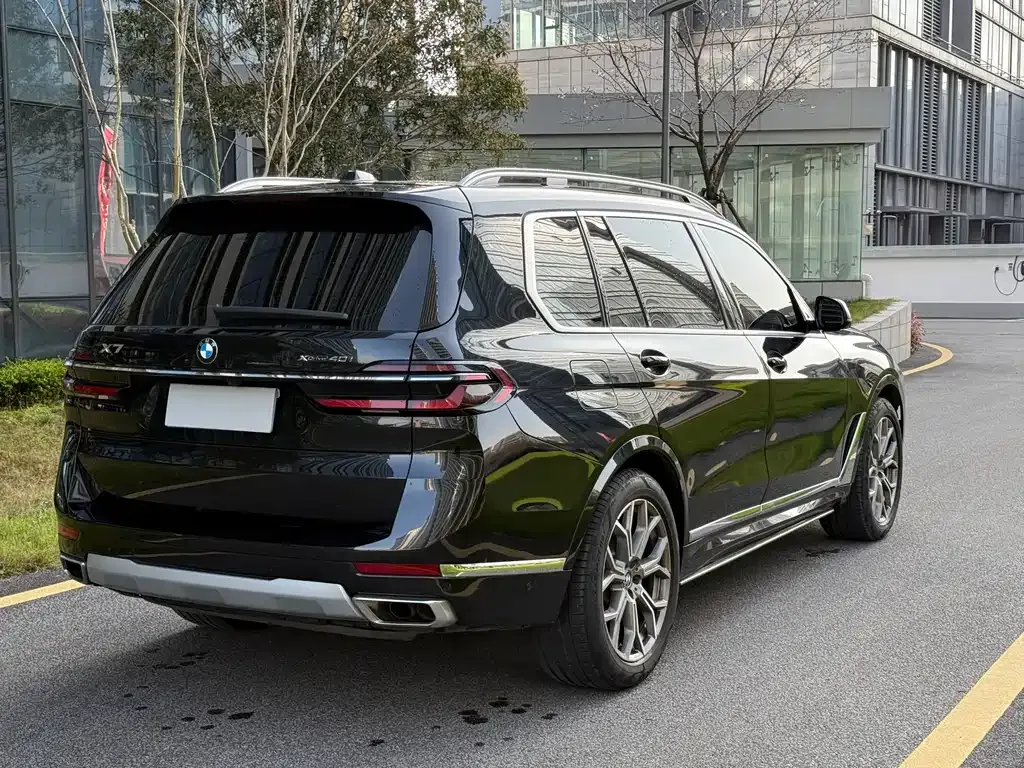 BMW X7 — фото 3