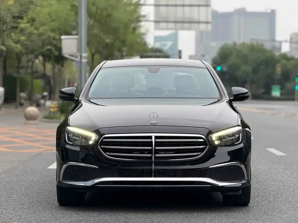 Mercedes-Benz E-Class — фото 7