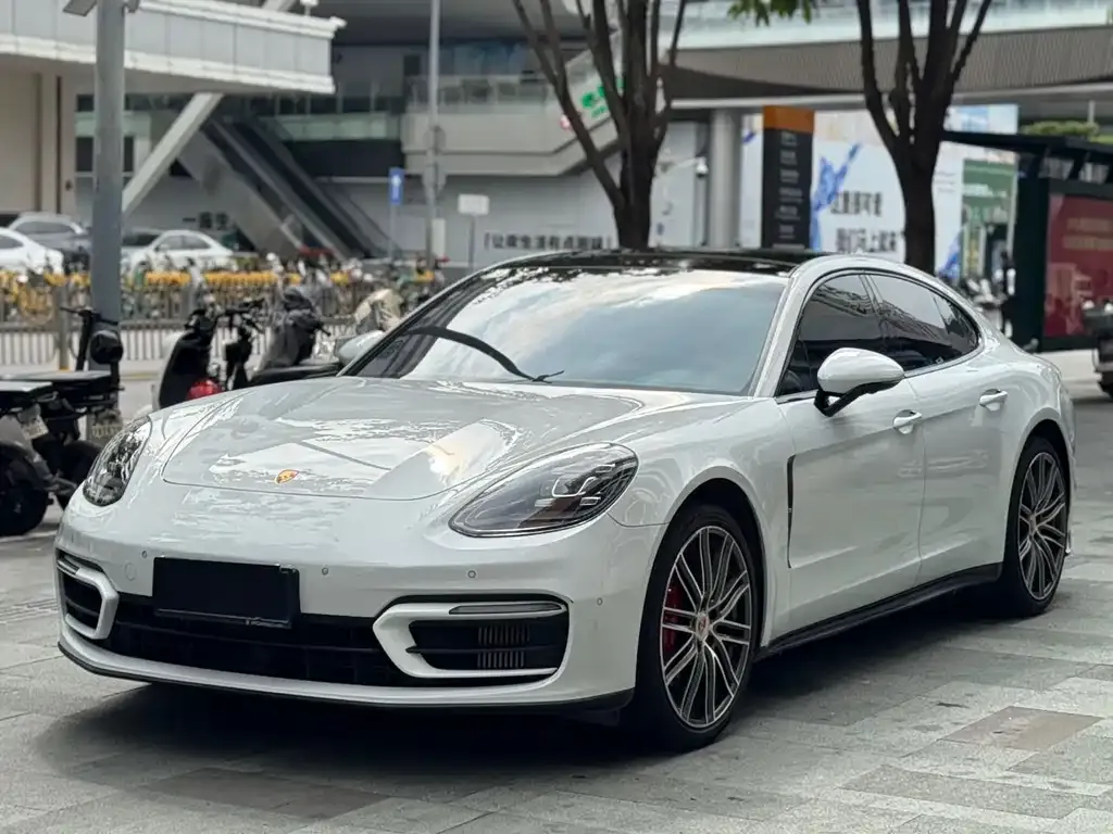 Porsche Panamera — фото 1