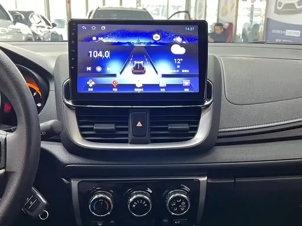 Toyota Yaris L — фото 8