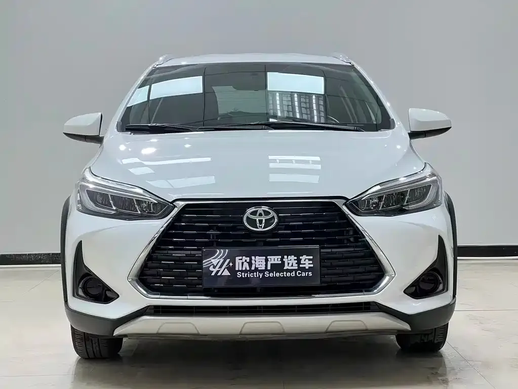 Toyota Yaris L — фото 2