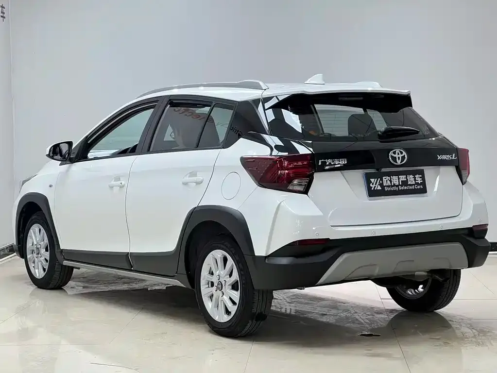Toyota Yaris L — фото 9
