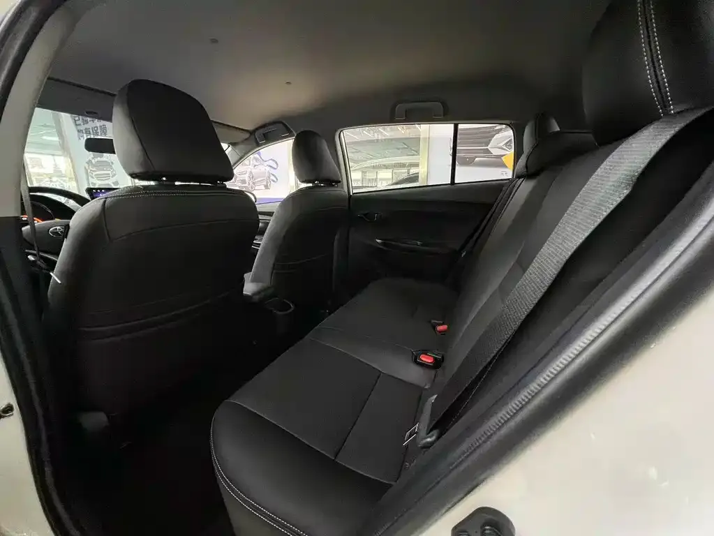 Toyota Yaris L — фото 3