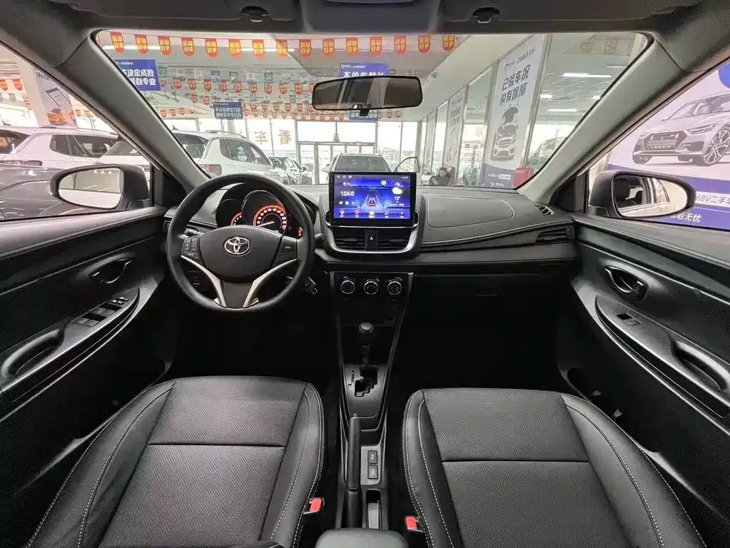 Toyota Yaris L — фото 4