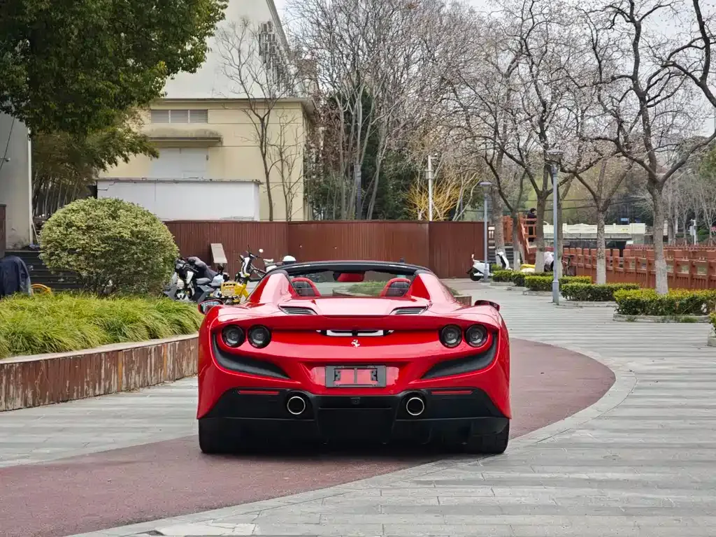 Ferrari F8 — фото 3