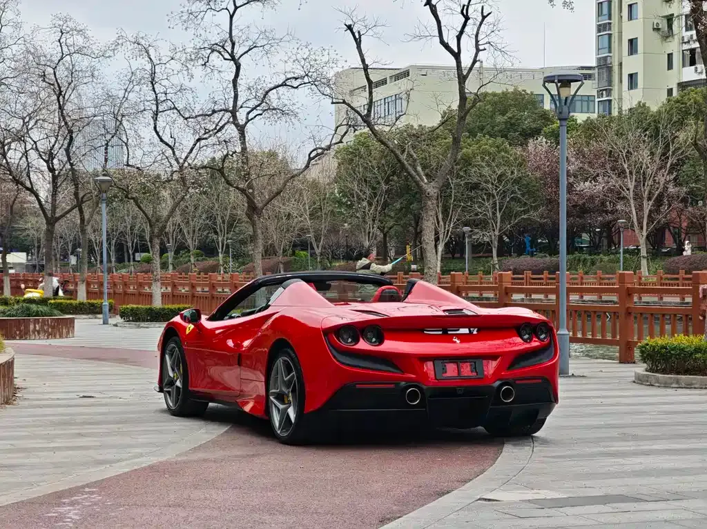 Ferrari F8 — фото 6