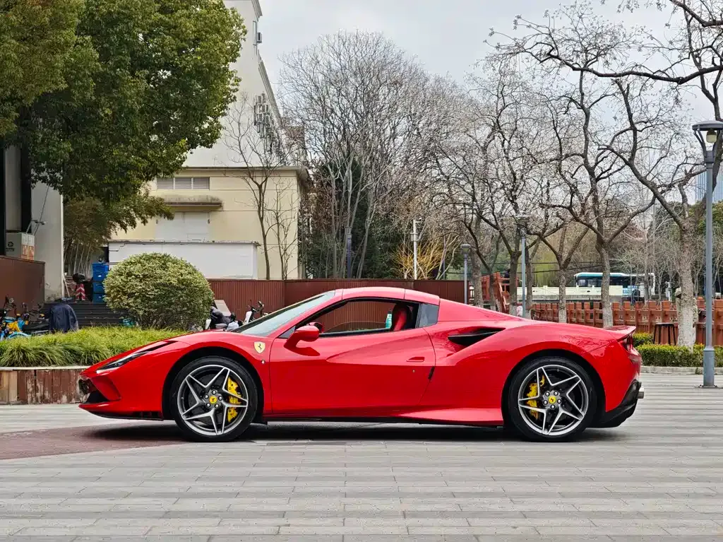 Ferrari F8 — фото 7