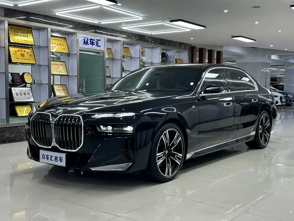 BMW 7 Series — фото 1