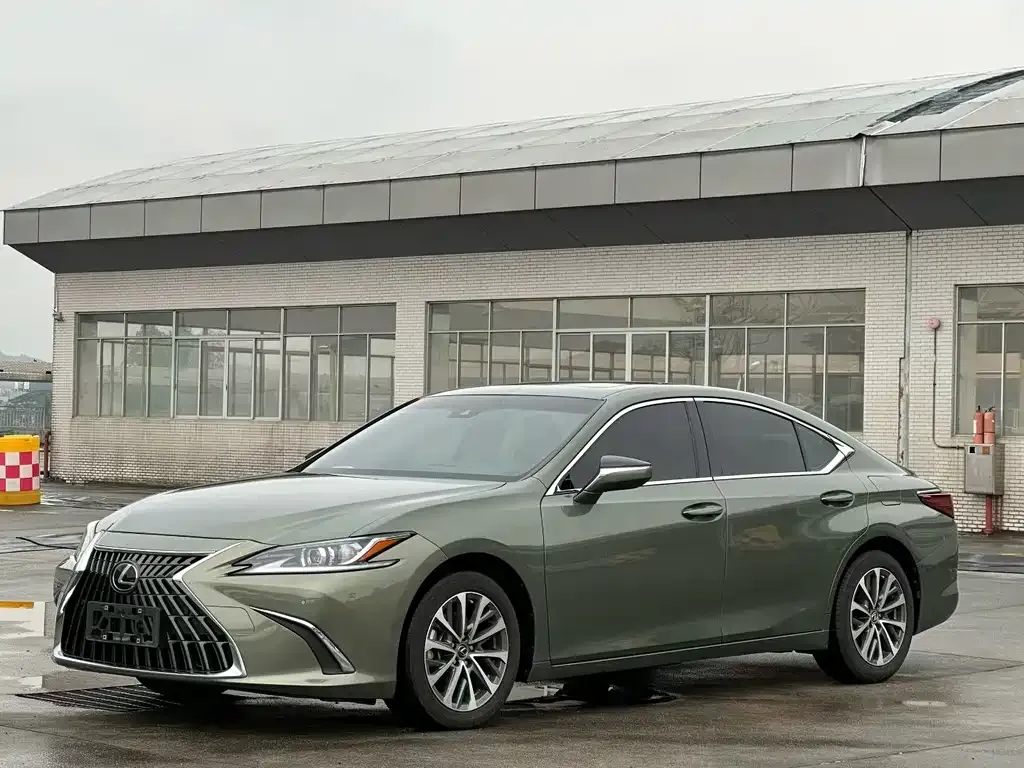 Lexus ES — фото 1