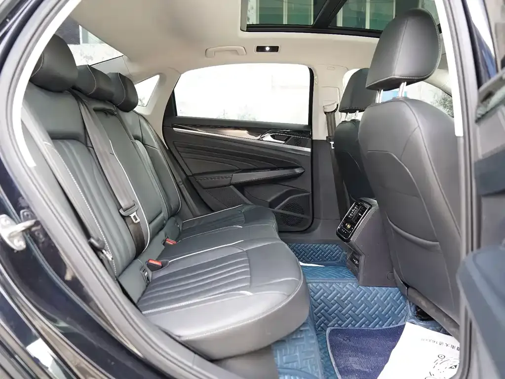 Volkswagen Passat — фото 5