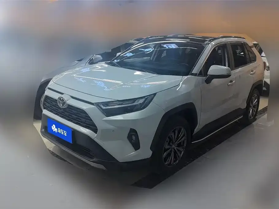 Toyota RAV4 — фото 1