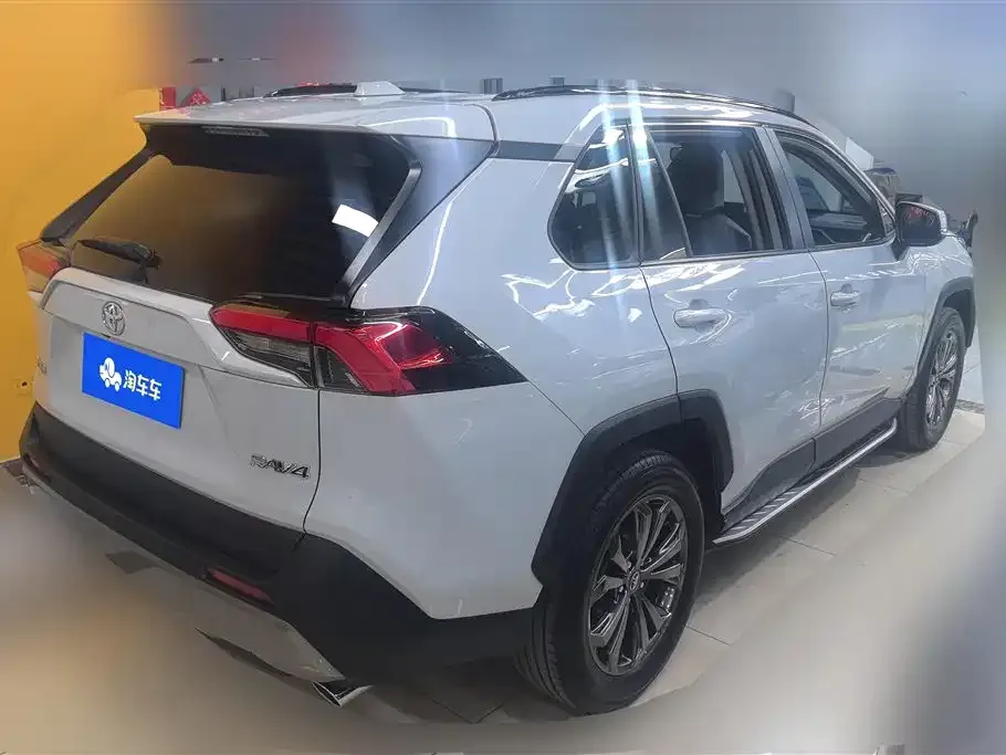 Toyota RAV4 — фото 2
