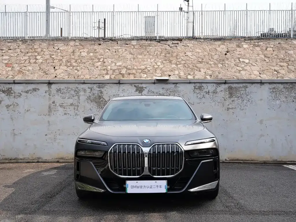 BMW i7 — фото 2
