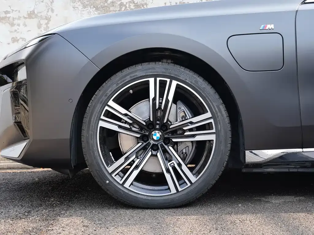 BMW i7 — фото 9