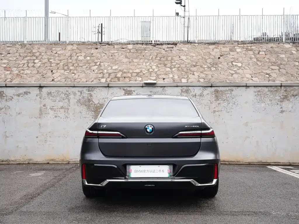 BMW i7 — фото 7