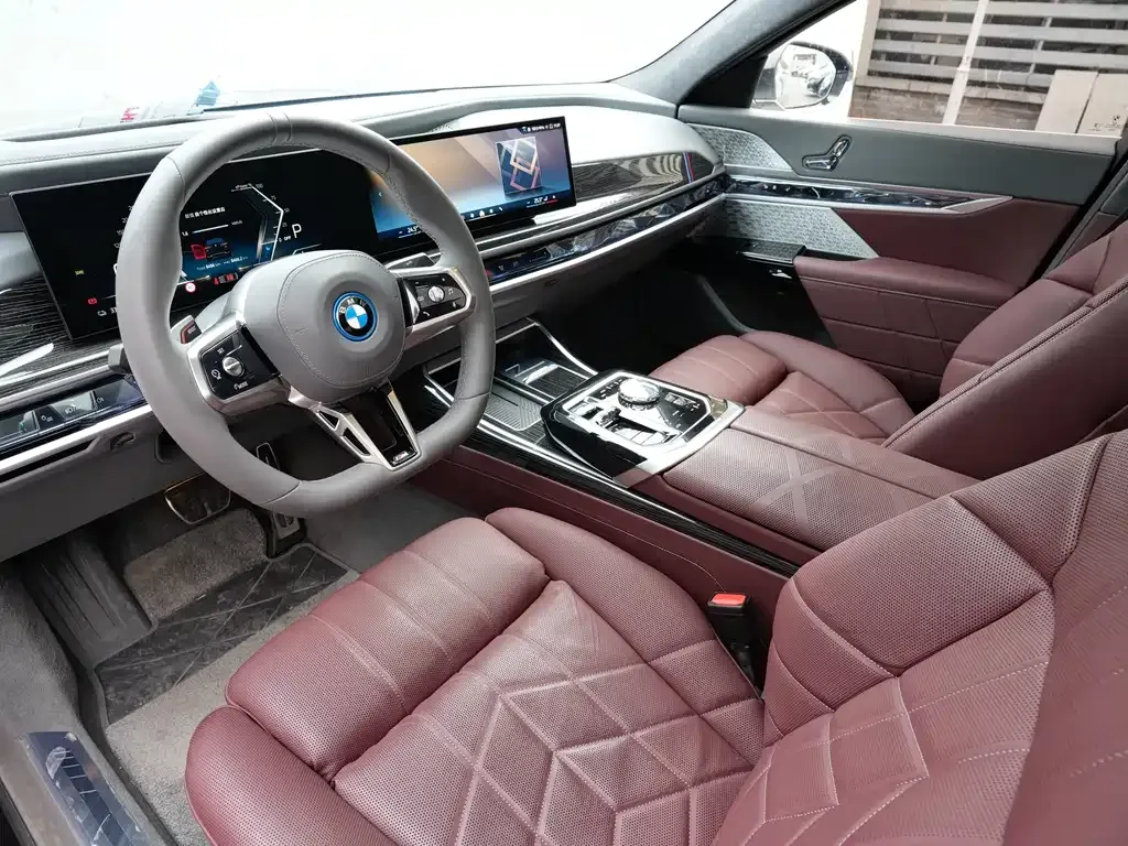 BMW i7 — фото 8