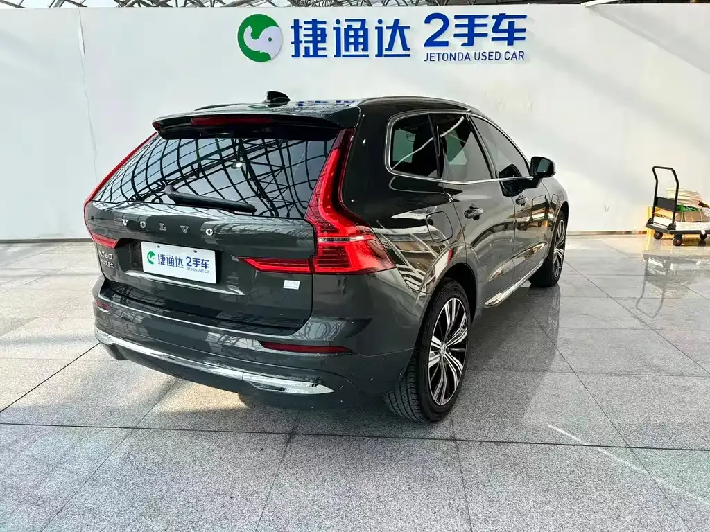Volvo XC60 PHEV — фото 3