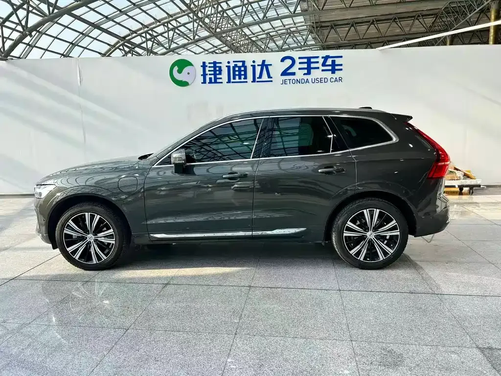 Volvo XC60 PHEV — фото 8