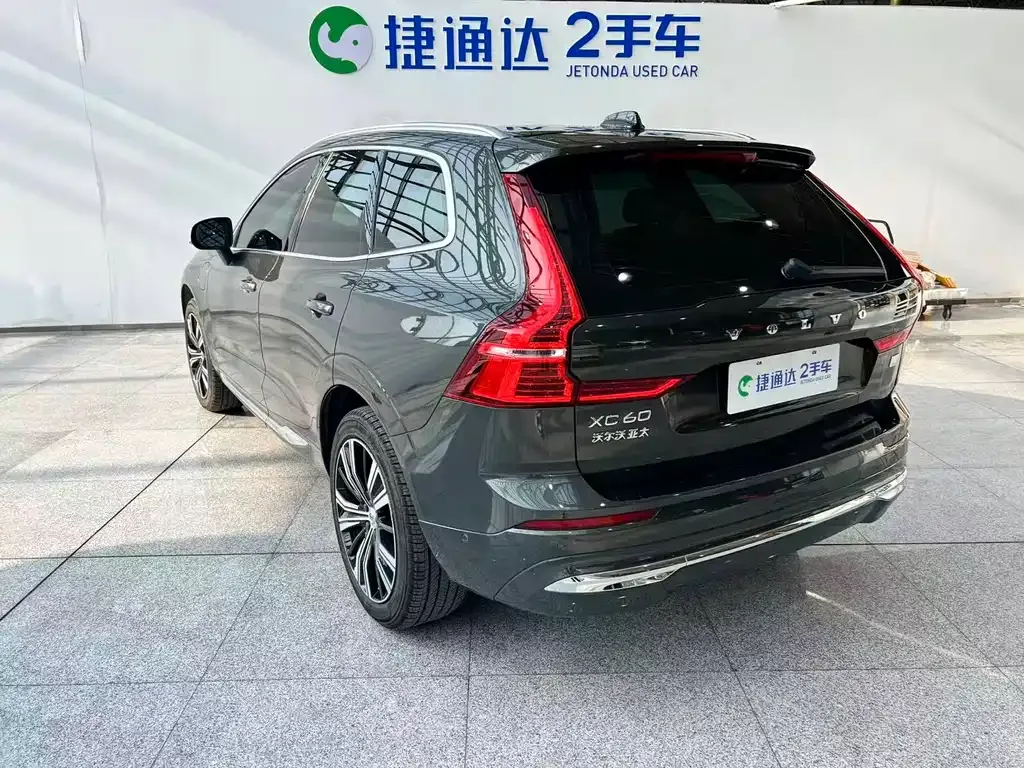 Volvo XC60 PHEV — фото 7