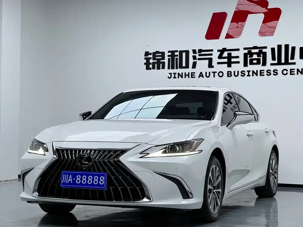Lexus ES — фото 1