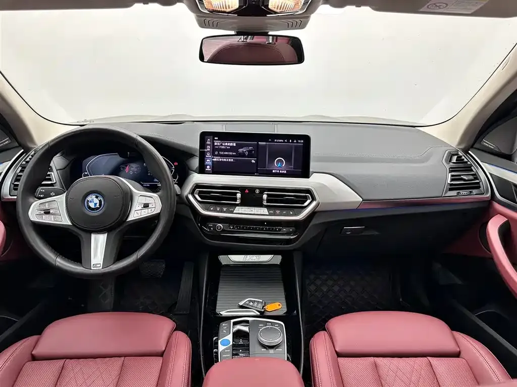 BMW iX3 — фото 10