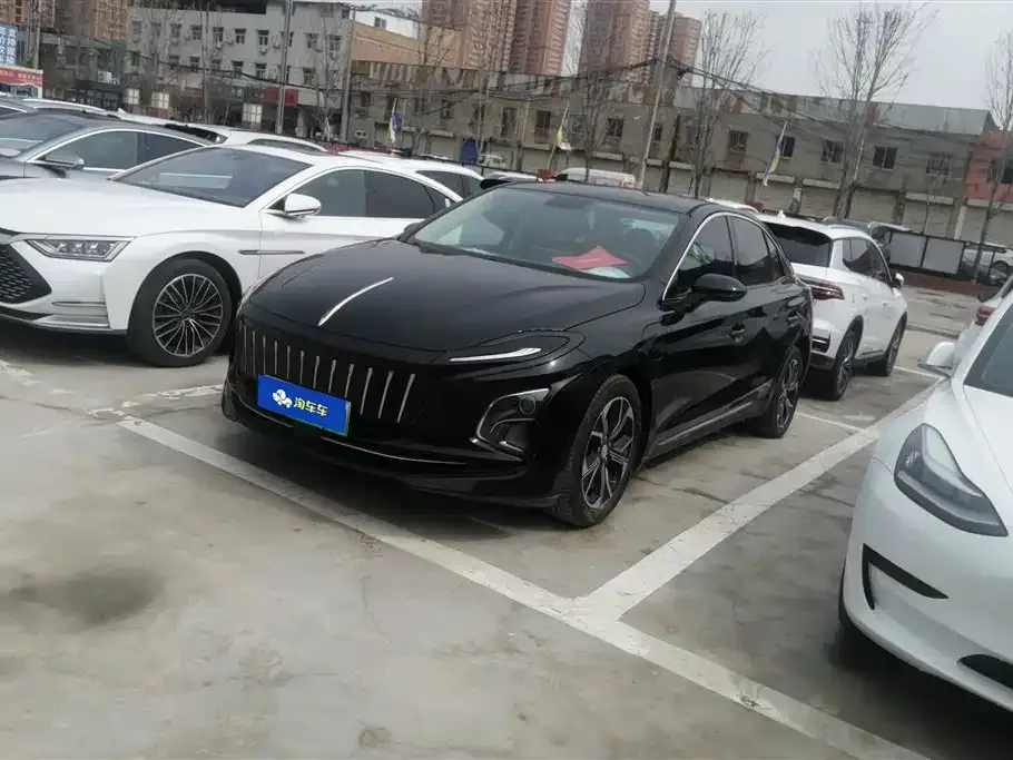 Hongqi E-QM5 — фото 1