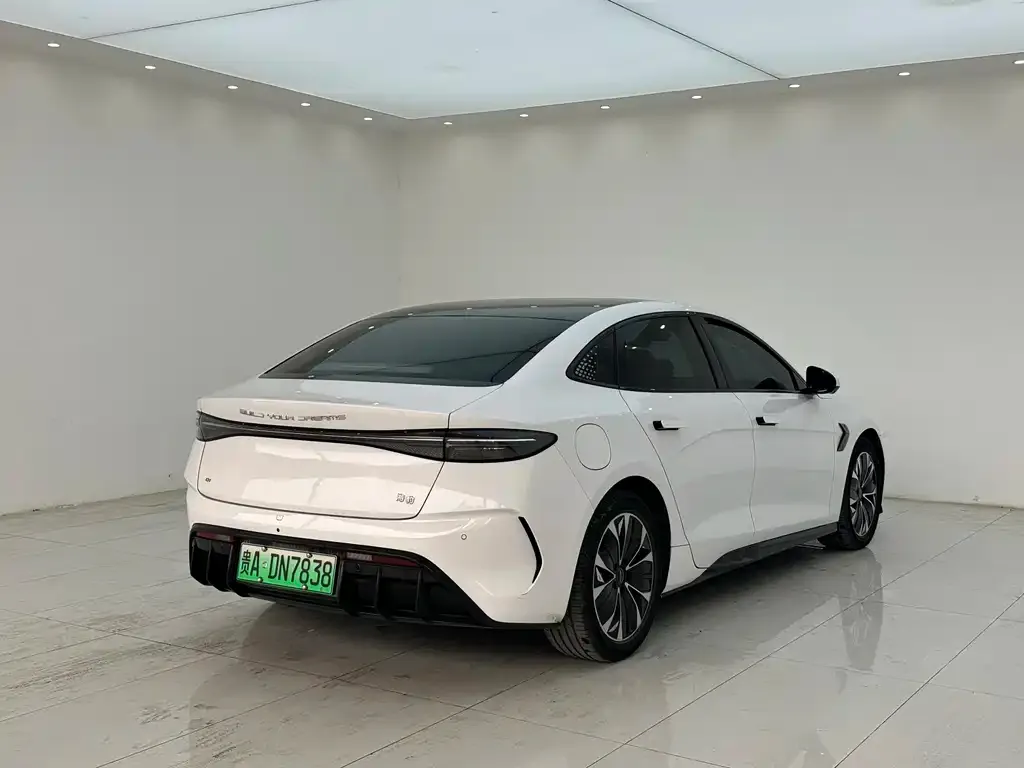 BYD Seal — фото 8