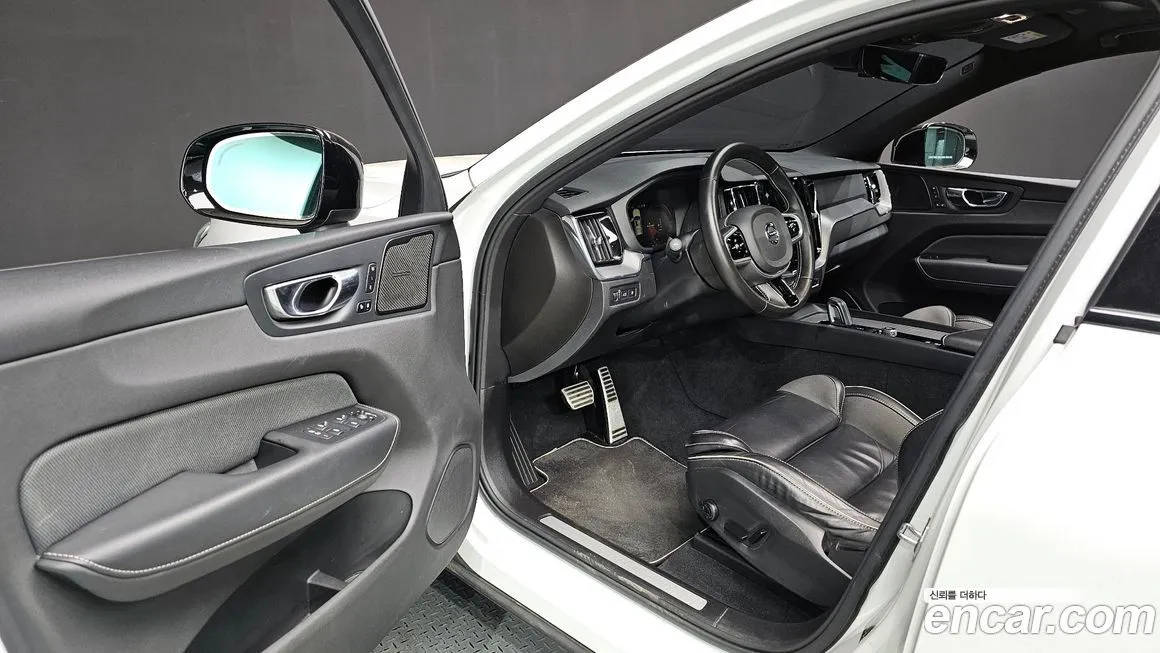 Volvo XC60 — фото 10