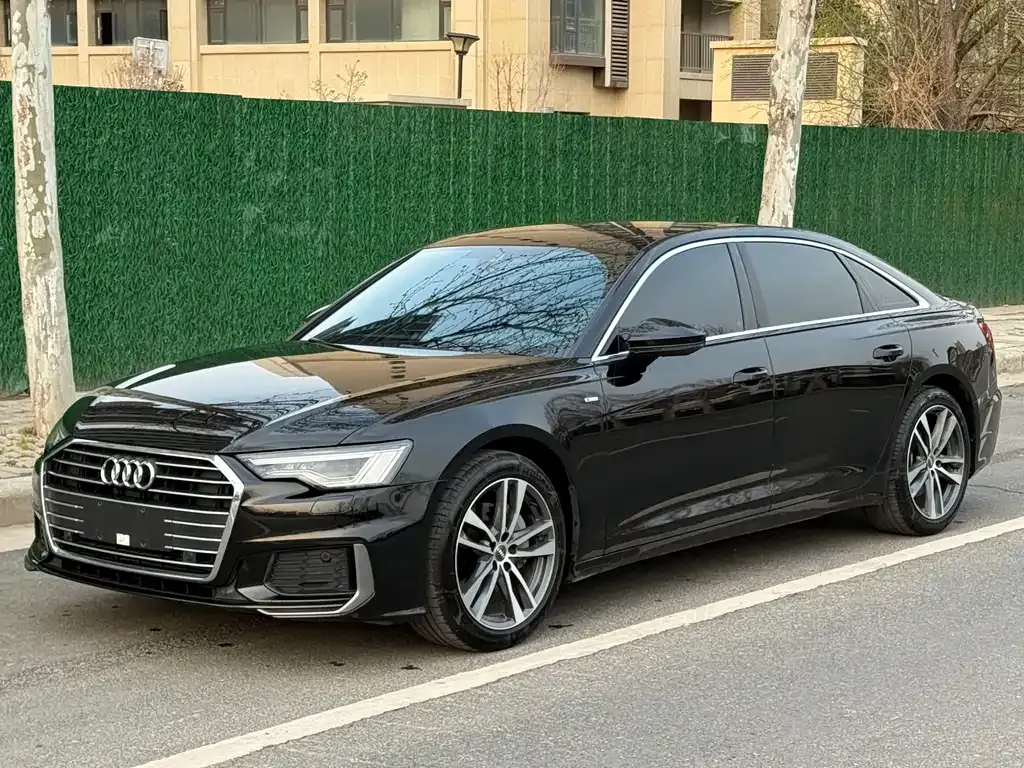 Audi A6L — фото 1