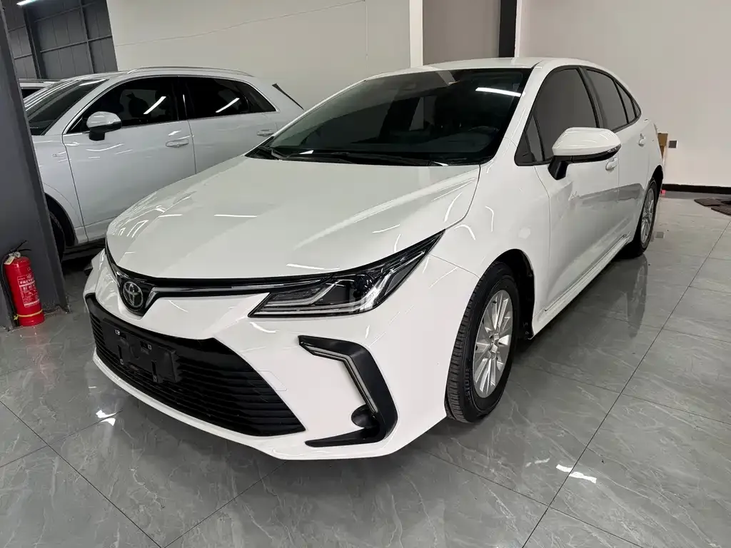 Toyota Corolla — фото 1