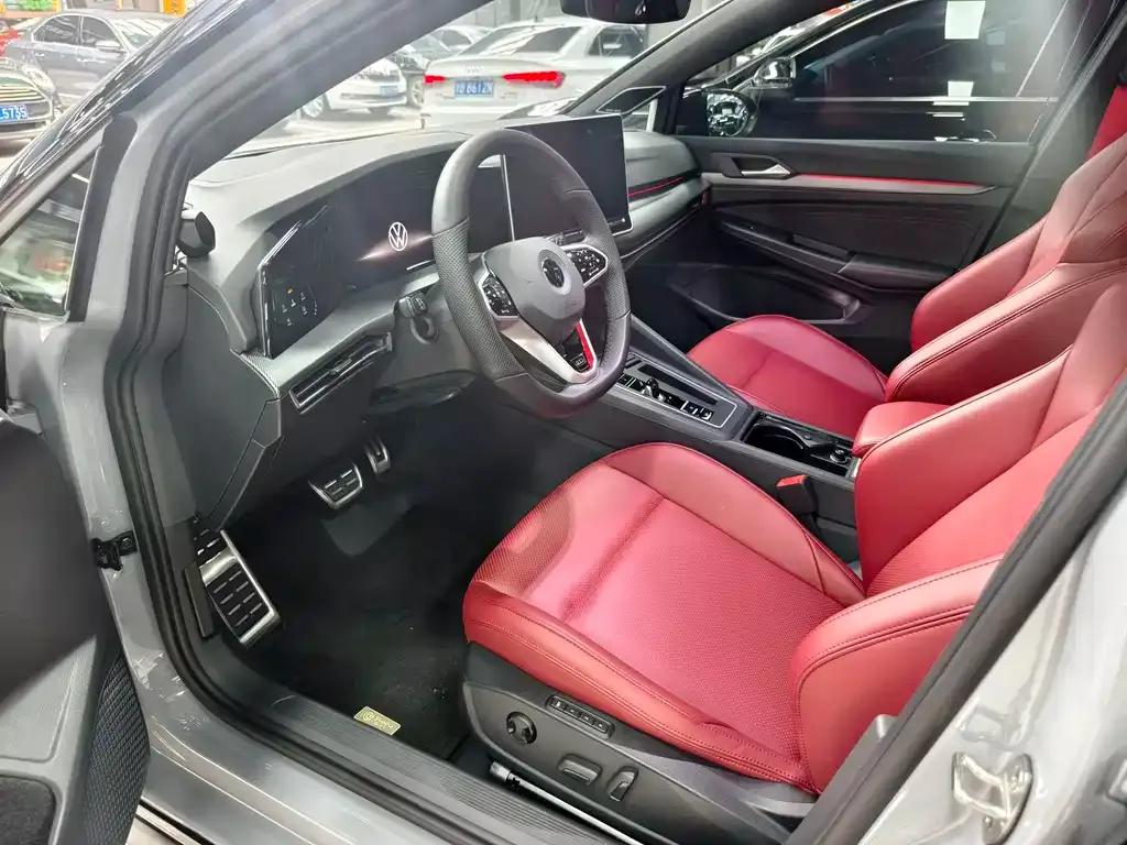 Volkswagen Golf GTI — фото 10