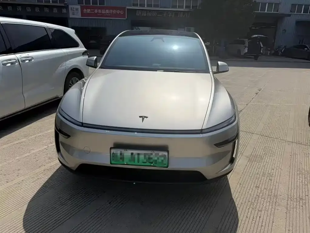 Tesla Model Y L — фото 3