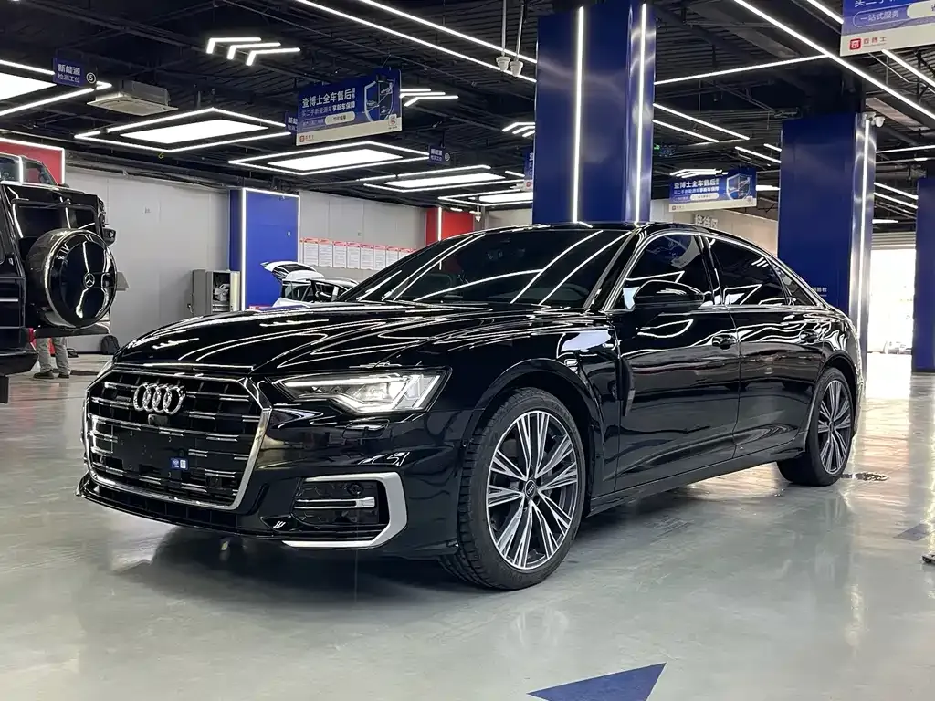 Audi A6L — фото 1