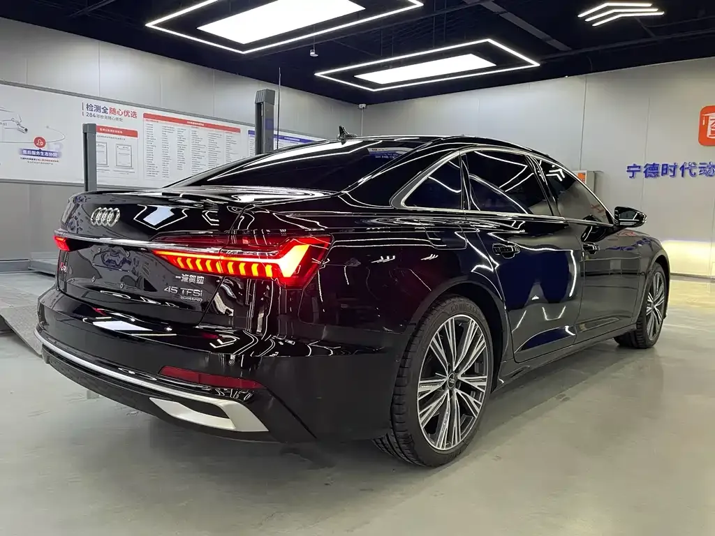Audi A6L — фото 5