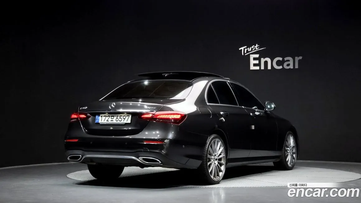 Mercedes-Benz E-Class — фото 8